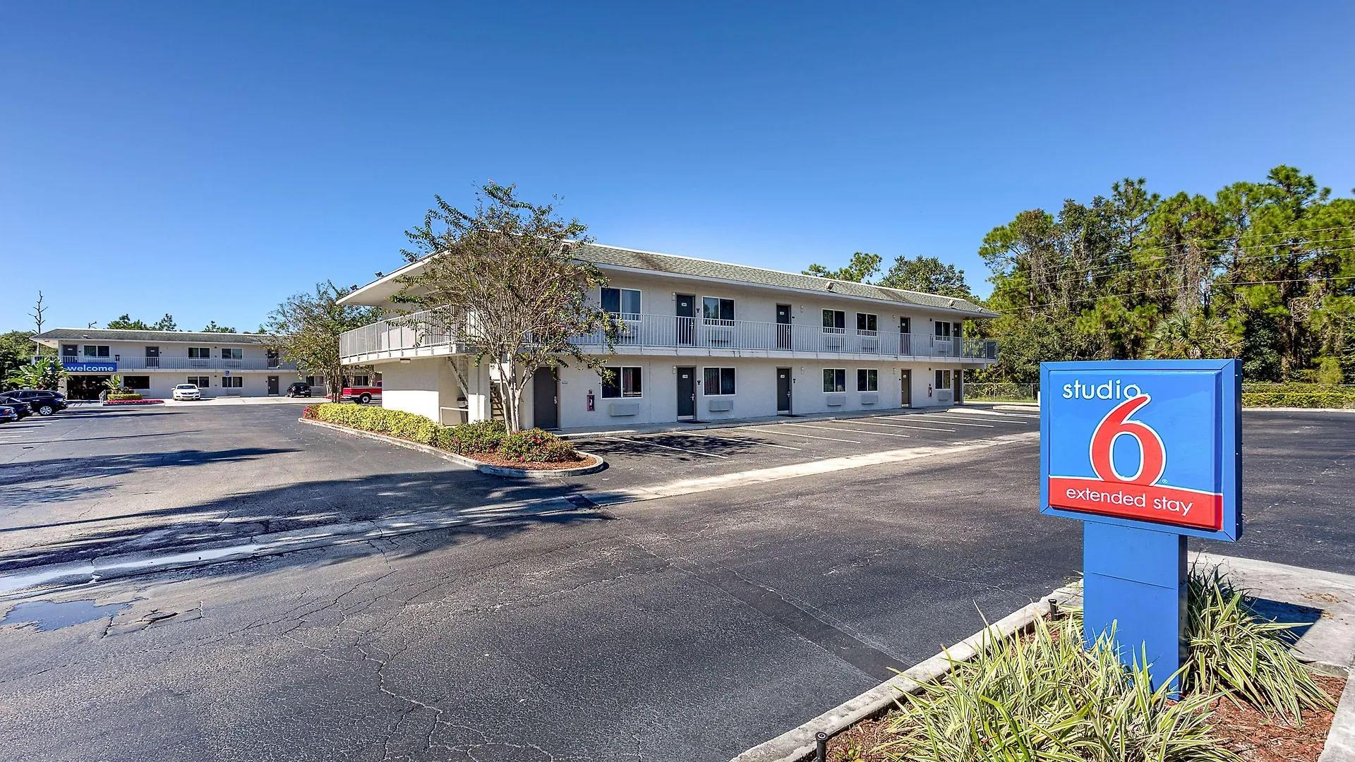 3 Cheap Hotels Close to Orlando International Premium Outlets