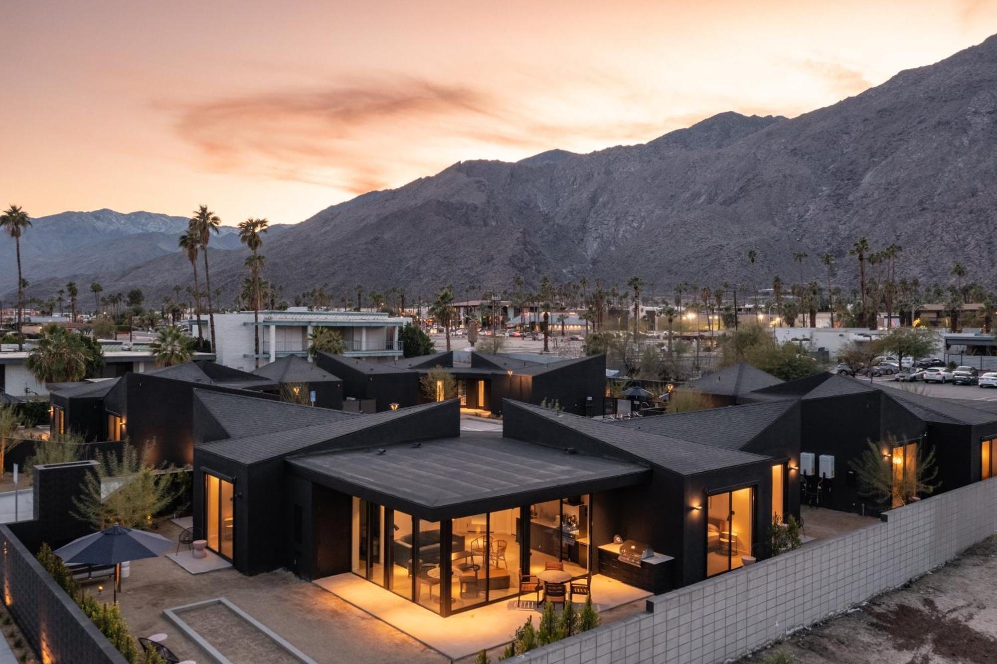 3 Central Hotels Near Palm Springs Aerial Tramway That Deliver