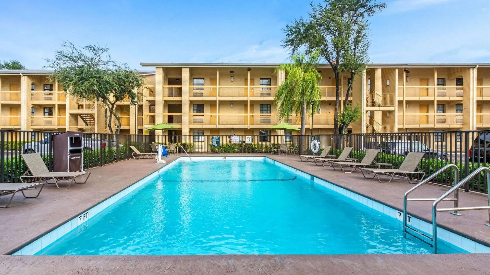 8 Airport Hotels Near Miami Police Benevolent Assn Worth Booking