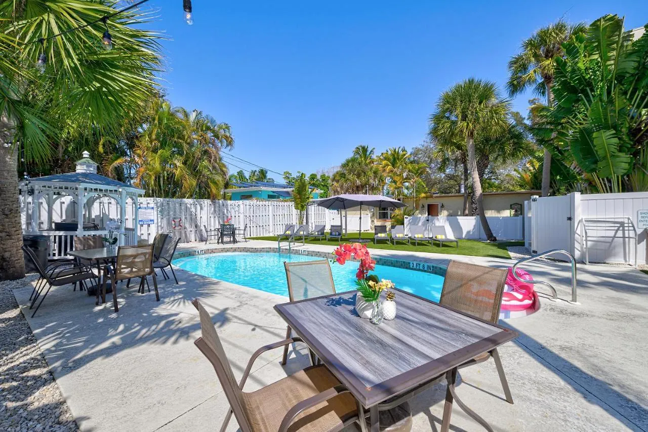 4 Smart Resorts Near Sarasota Poetry Theatre Worth Booking