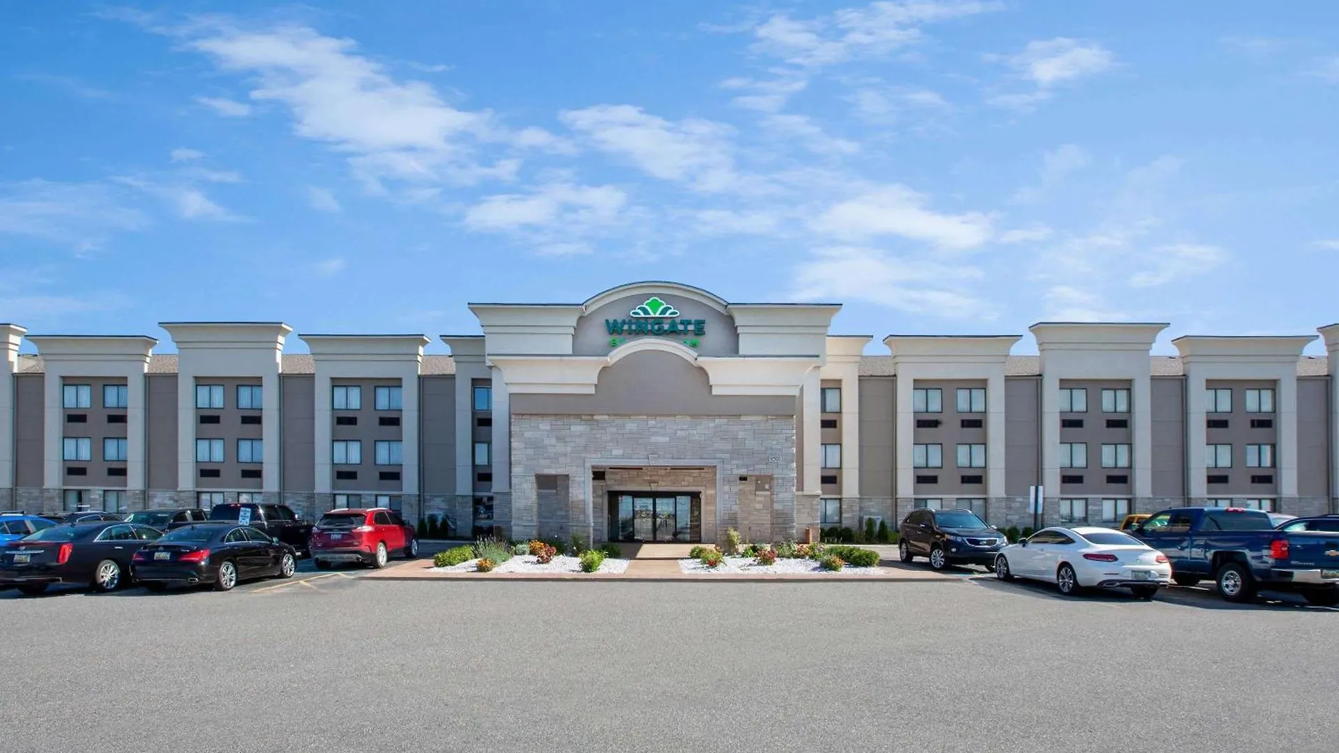 6 Business Hotels Near Crowley Park That Deliver for Work Trips