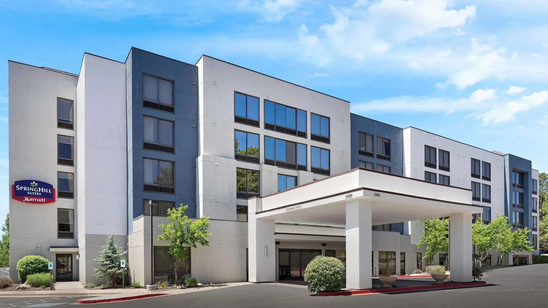 6 Budget Hotels Near Prochnow Auditorium Worth Booking