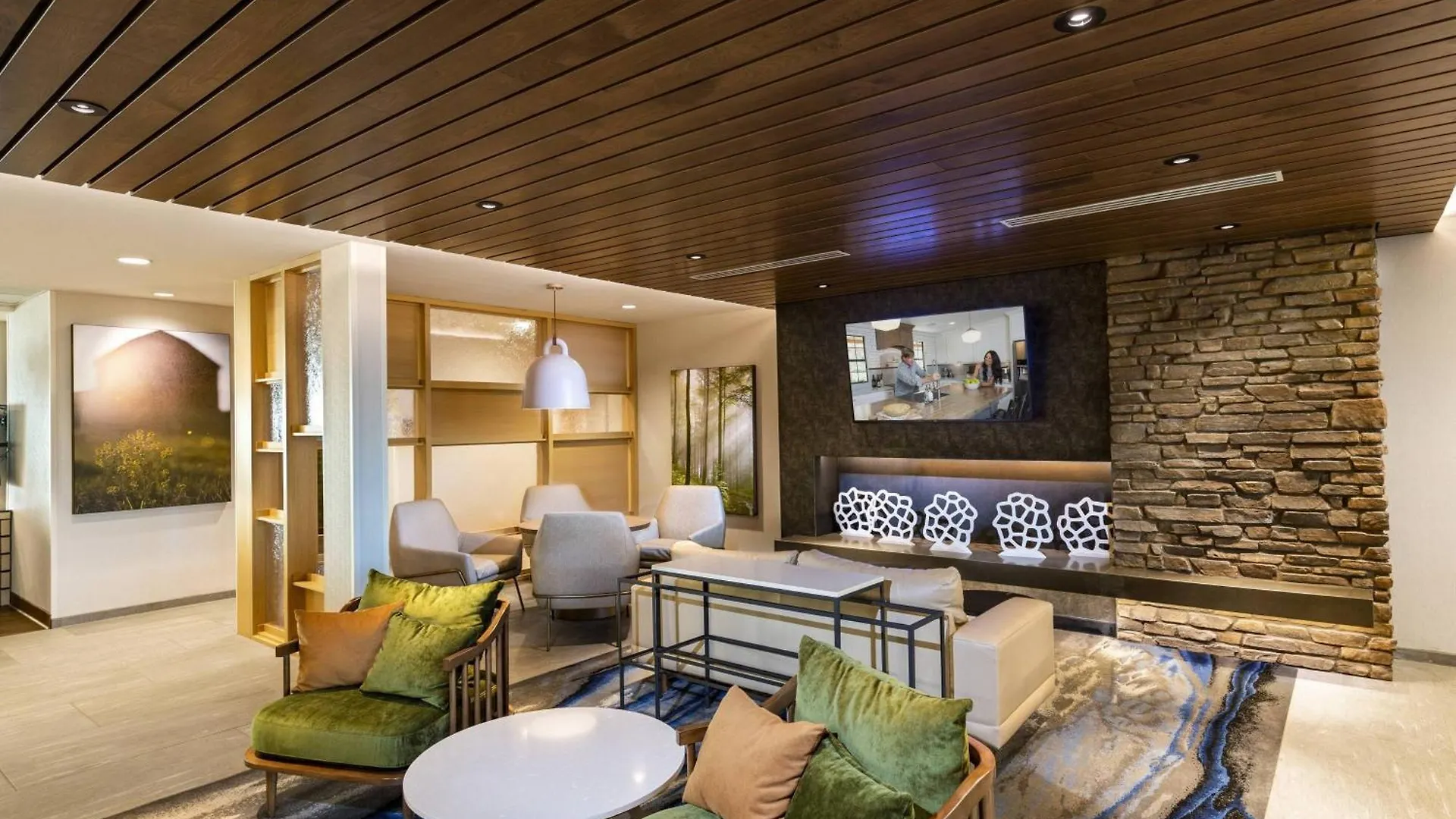 Staying In Phoenix: 5 Business Hotels Compared