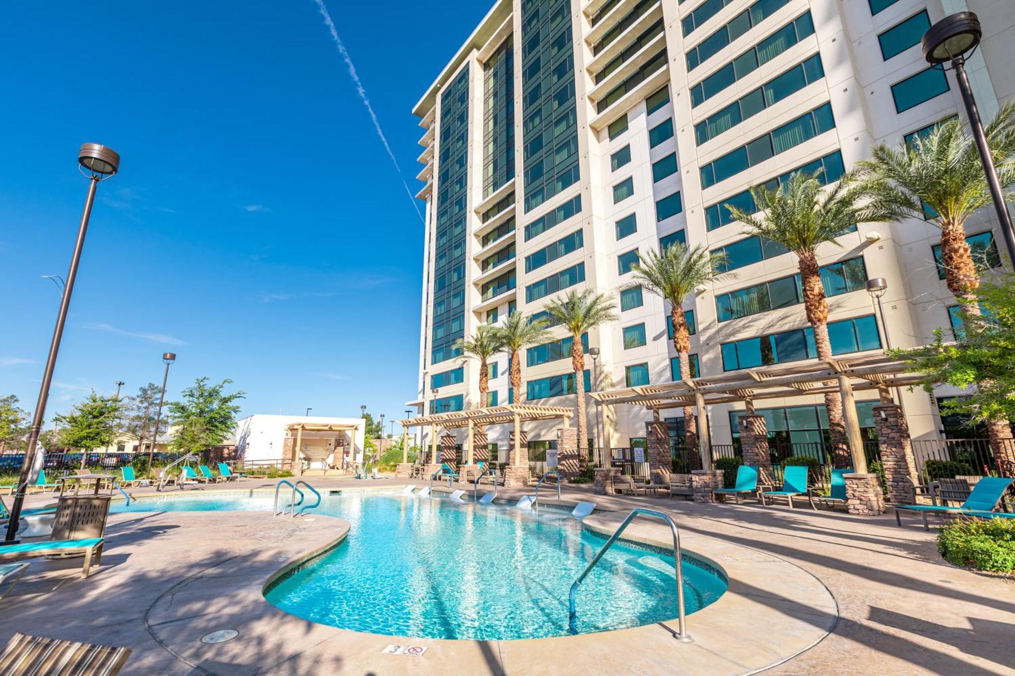 15 Airport Hotels Close to O - Cirque du Soleil in Las Vegas