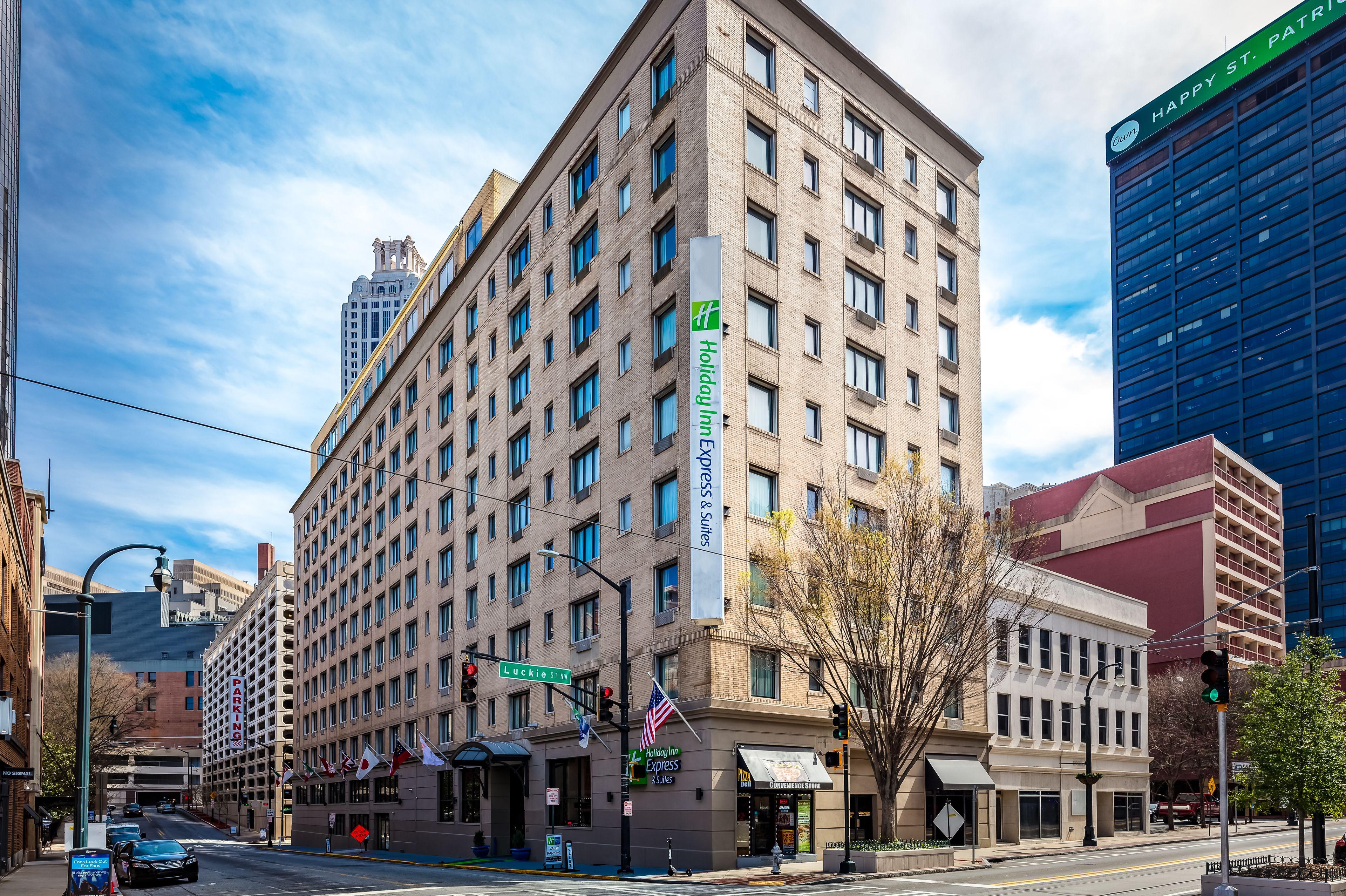 Staying in Downtown Atlanta: 12 Central Hotels Compared