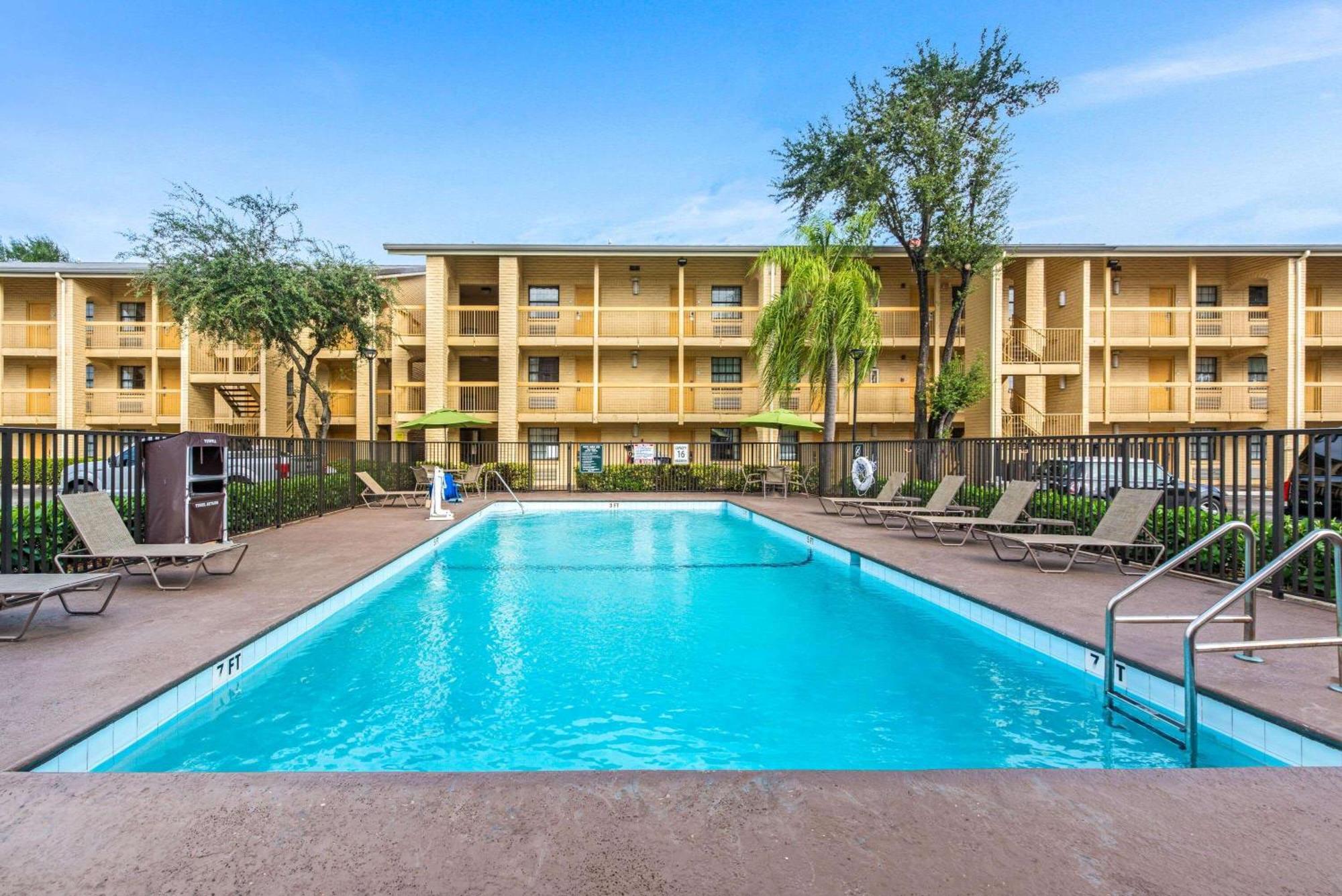 8 Airport Hotels Near Miami Police Benevolent Assn Worth Booking