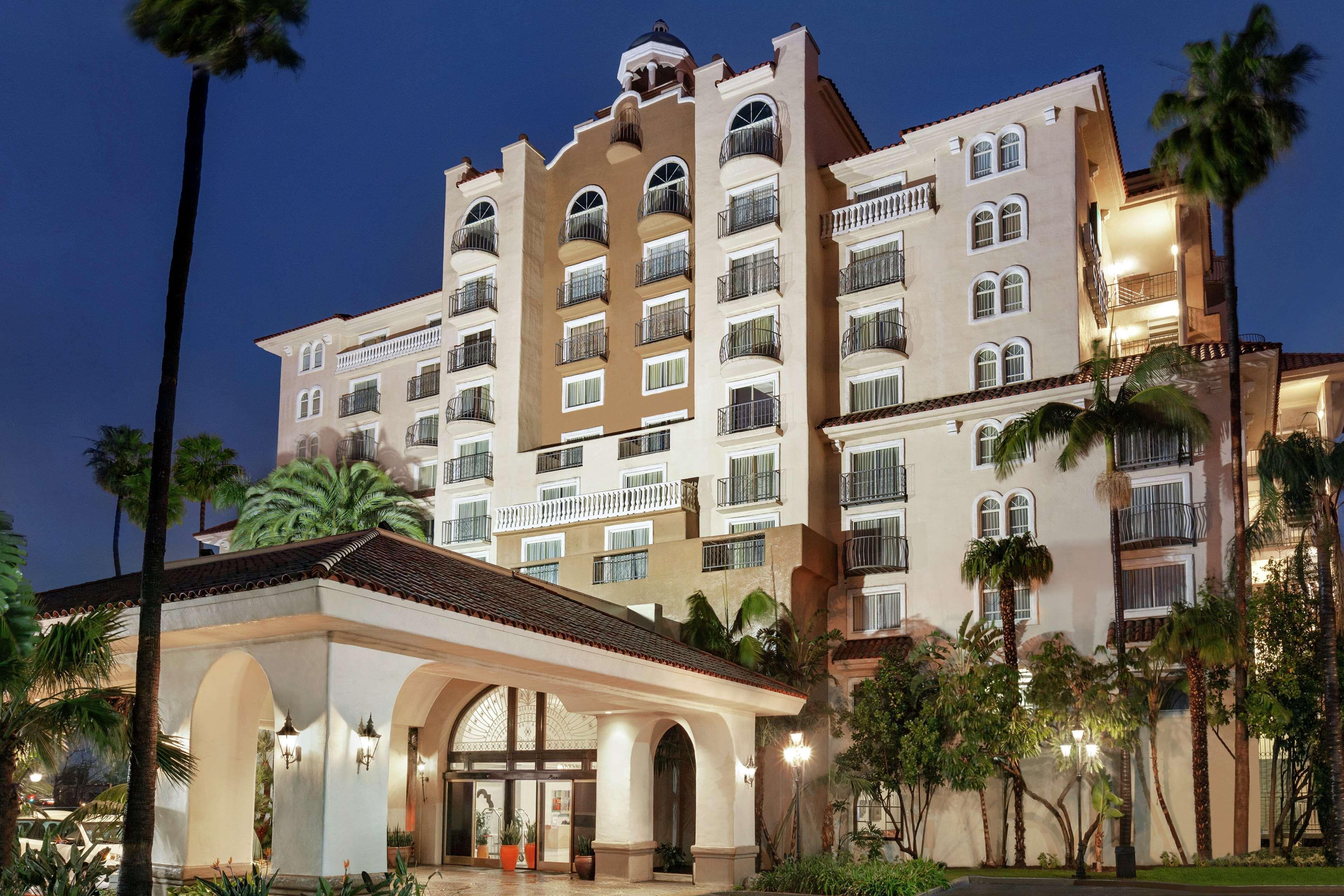 15 Business Hotels Near Santa Ana Community College That Deliver