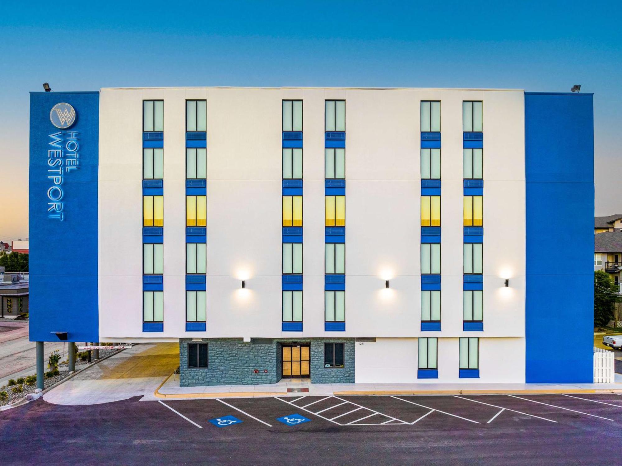 4 Top-Rated 4-Star Hotels in Country Club Plaza KC