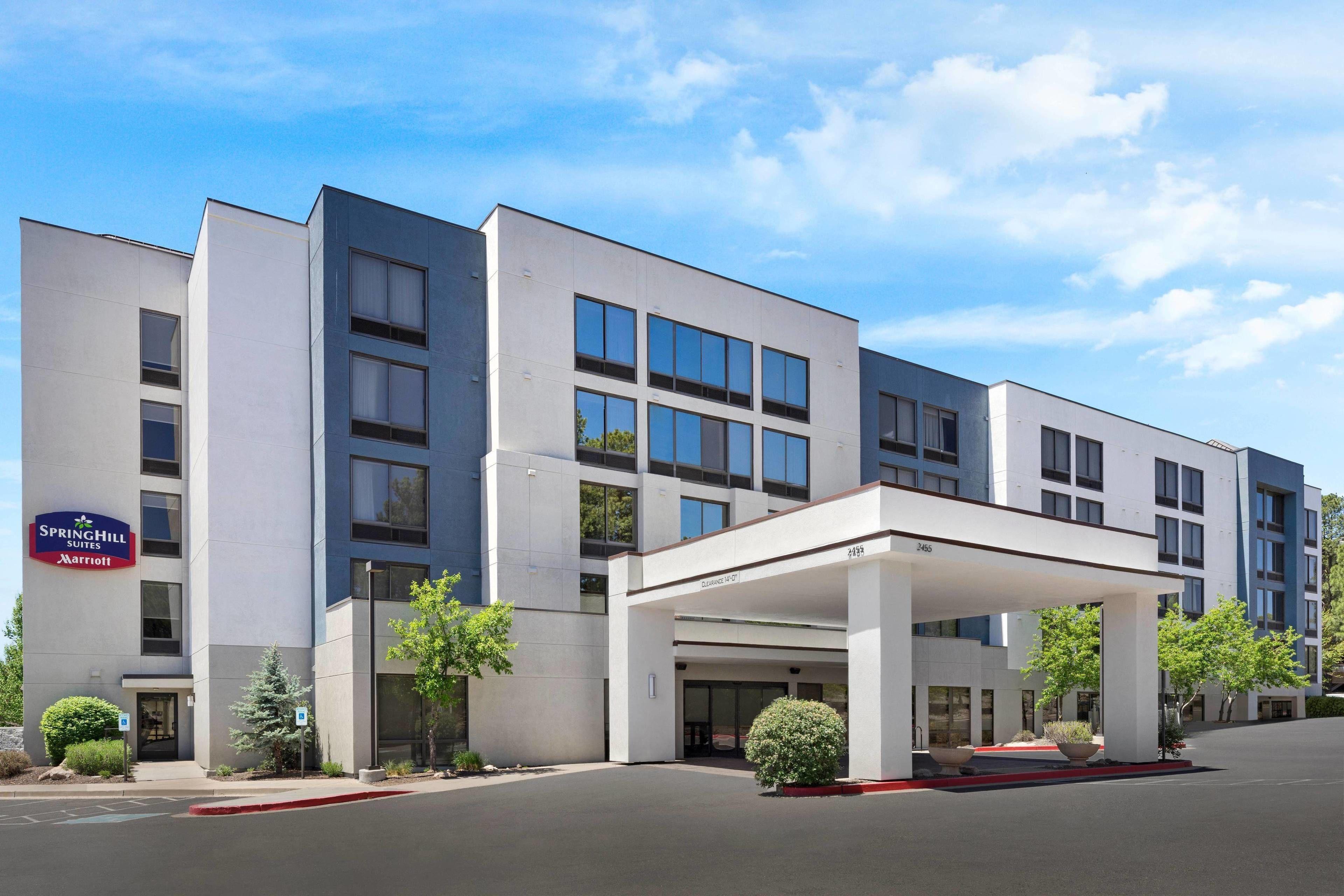 6 Budget Hotels Near Prochnow Auditorium Worth Booking